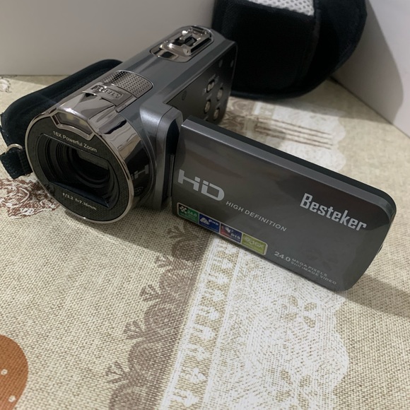 DIGITAL VIDEO CAMERA - Picture 5 of 10